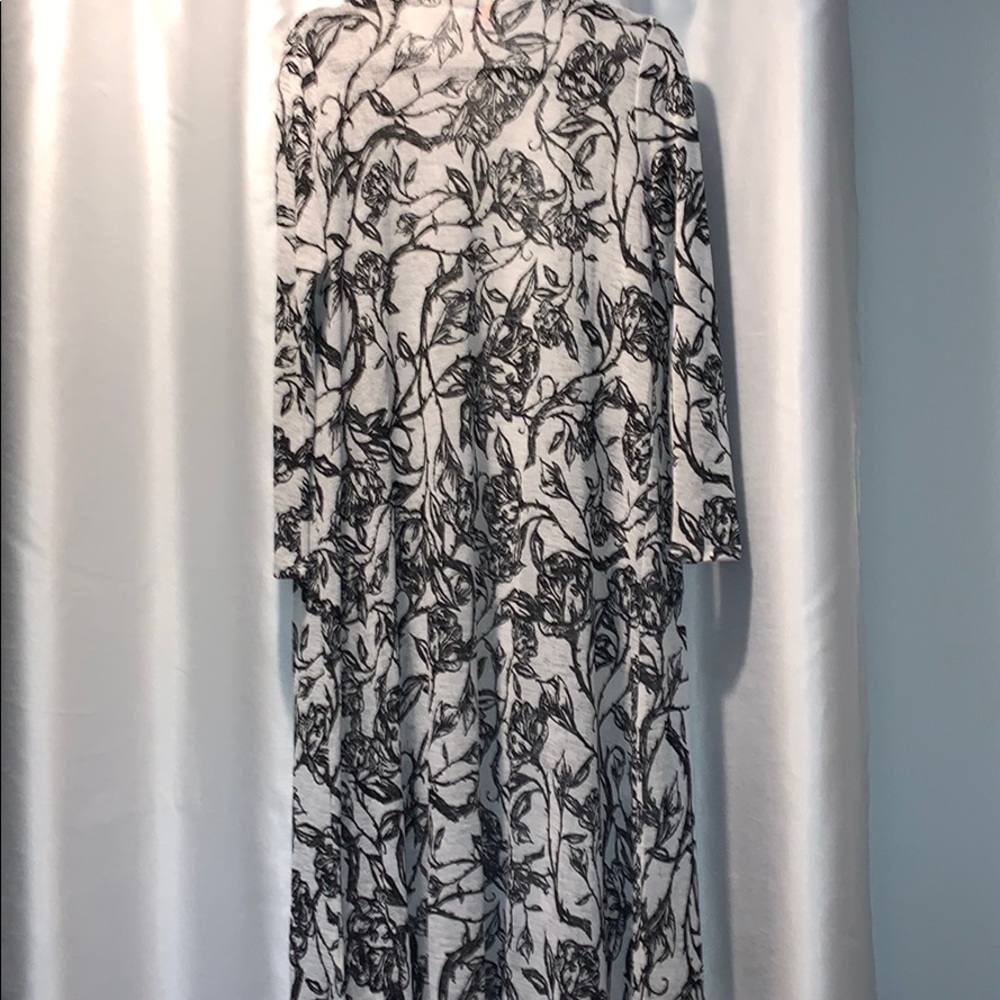 Lularoe Small Sarah - Picture 2 of 3
